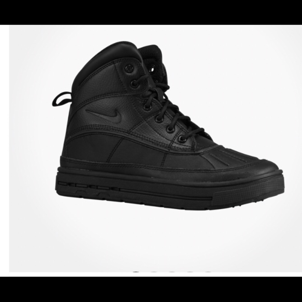 NIKE ACG BOOTS